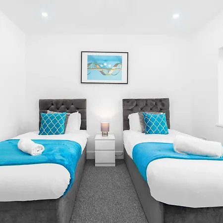5 Bedroom House - 10 Guests - Multiple Off Street Parking - Garden - Smart Tv - Wifi - Contractors - Families - Groups - Rated - 98q Ferienhaus Birmingham