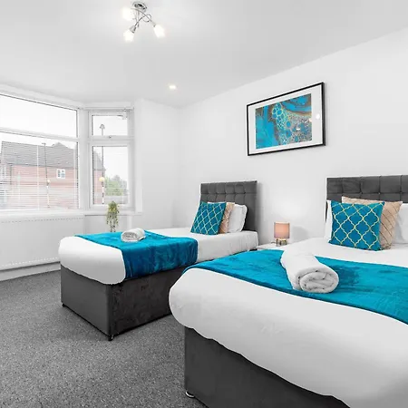 5 Bedroom House - 10 Guests - Multiple Off Street Parking - Garden - Smart Tv - Wifi - Contractors - Families - Groups - Rated - 98q Ferienhaus Birmingham